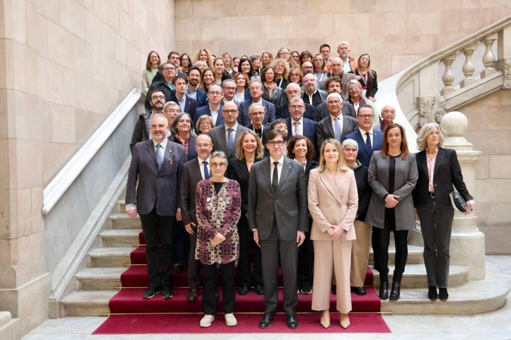 Les persones responsables d'impulsar la nova Agència, avui al Parlament de Catalunya, després de l'aprovació de la Llei.