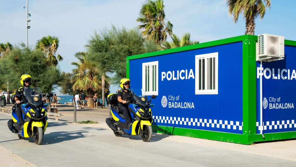 Reforç de la seguretat a les platges de Badalona amb un nou mòdul policial 1 Mòdul Guàrdia Urbana